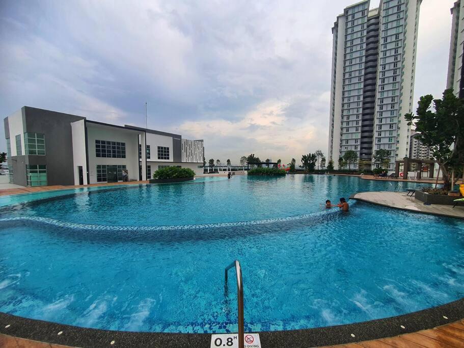 Sks Habitat Larkin Economy Business Unit * Johor Bahru